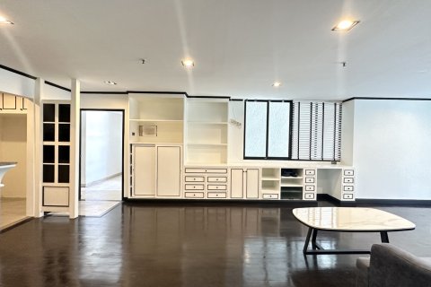 Condominio de 2 dormitorios en Watthana, Bangkok, Tailandia № 200993 - foto 12