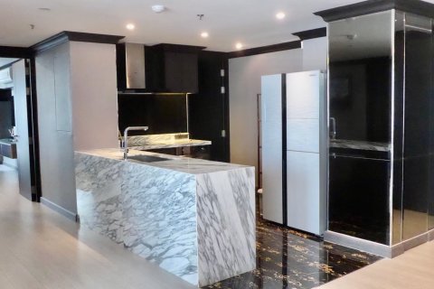 Condominio de 3 dormitorios en Bangkok, Tailandia № 143029 - foto 18