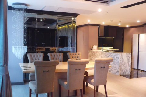Condominio de 3 dormitorios en Bangkok, Tailandia № 143029 - foto 20