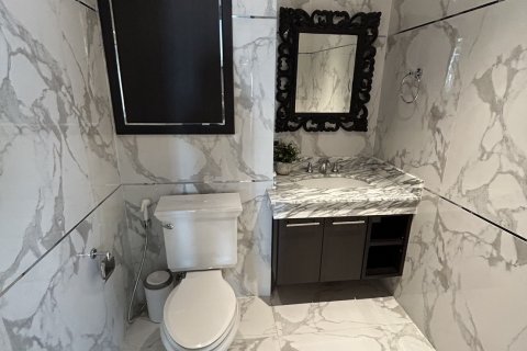 Condominio de 3 dormitorios en Bangkok, Tailandia № 143029 - foto 11
