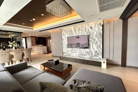 Condo in Bangkok, Thailand, 3 bedrooms  № 143029