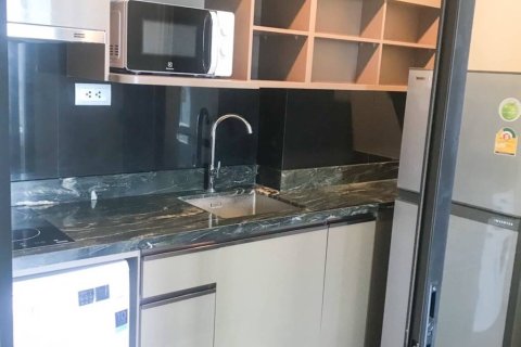Condominio de 1 dormitorio en Khlong Toei, Bangkok, Tailandia № 173032 - foto 3