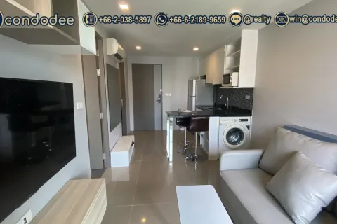 Condo in Watthana, Bangkok, Thailand, 1 bedroom  № 200779 - photo 2