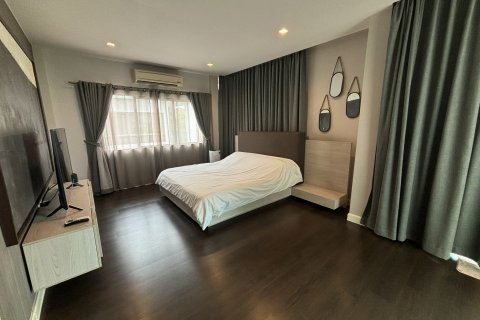House in Bangkok, Thailand 4 bedrooms № 115746 - photo 13