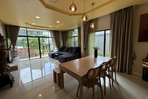 House in Bangkok, Thailand 4 bedrooms № 115746 - photo 5
