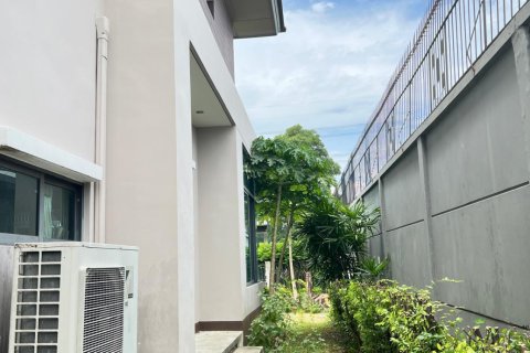 House in Bangkok, Thailand 4 bedrooms № 115746 - photo 17