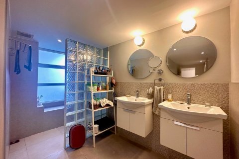 Condominio de 3 dormitorios en Bangkok, Tailandia № 115745 - foto 19