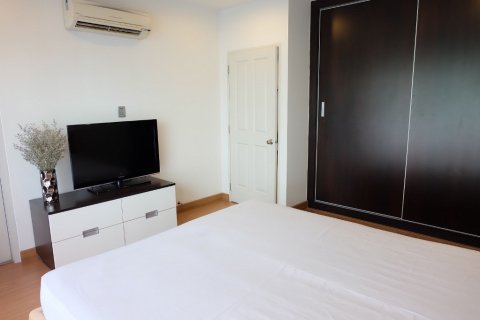 Condo in Bangkok, Thailand, 2 bedrooms  № 115744 - photo 9