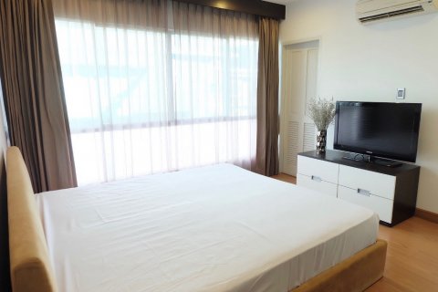 Condo in Bangkok, Thailand, 2 bedrooms  № 115744 - photo 8