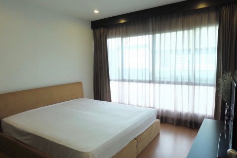 Condo in Bangkok, Thailand, 2 bedrooms  № 115744 - photo 6
