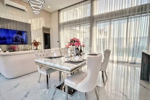 Chalet de 4 dormitorios en Pattaya, Tailandia № 116308 - foto 7