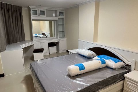 Condominio de 2 dormitorios en Khlong Toei, Bangkok, Tailandia № 63311 - foto 9