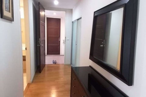 Condominio de 2 dormitorios en Din Daeng, Bangkok, Tailandia № 63313 - foto 8