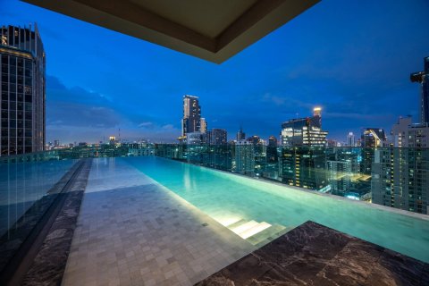 Ático de 2 dormitorios en Bangkok, Tailandia № 209658 - foto 16