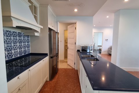 Condo in Watthana, Bangkok, Thailand, 3 bedrooms  № 200788 - photo 6