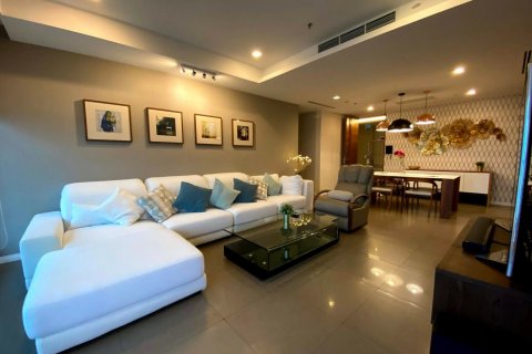 Condominio de 2 dormitorios en Khlong San, Bangkok, Tailandia № 138099 - foto 3
