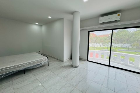 Casa de 8 dormitorios en Pattaya, Tailandia № 141958 - foto 14