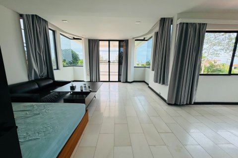 Casa de 8 dormitorios en Pattaya, Tailandia № 141958 - foto 8