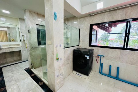 Casa de 8 dormitorios en Pattaya, Tailandia № 141958 - foto 10