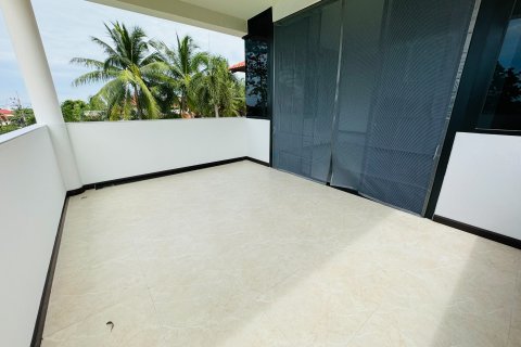 Casa de 8 dormitorios en Pattaya, Tailandia № 141958 - foto 12