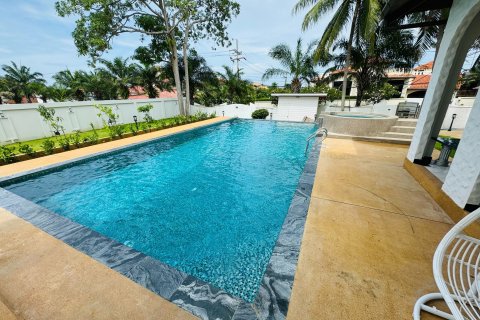 Casa de 8 dormitorios en Pattaya, Tailandia № 141958 - foto 6