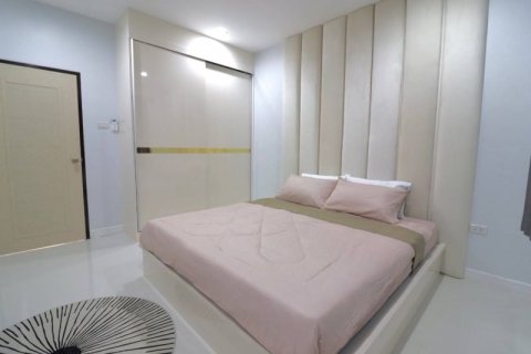 Casa de 3 dormitorios en Bang Lamung, Tailandia № 64955 - foto 15