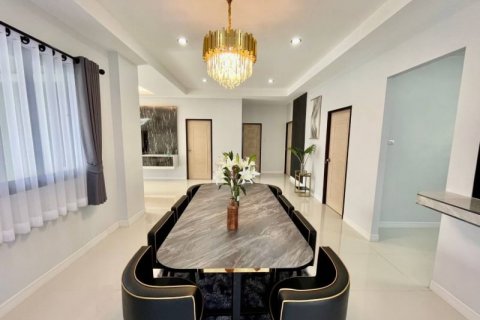 Casa de 3 dormitorios en Bang Lamung, Tailandia № 64955 - foto 7