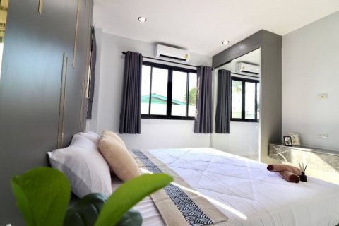 Casa de 3 dormitorios en Bang Lamung, Tailandia № 64955 - foto 14