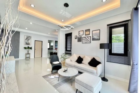 Casa de 3 dormitorios en Bang Lamung, Tailandia № 64955 - foto 3