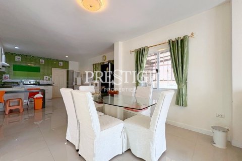 House in Pattaya, Thailand 5 bedrooms № 197743 - photo 5