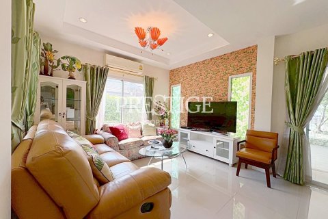 House in Pattaya, Thailand 5 bedrooms № 197743 - photo 4