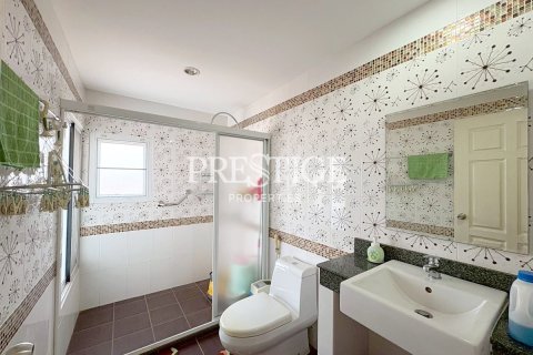 House in Pattaya, Thailand 5 bedrooms № 197743 - photo 17