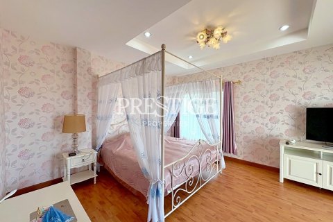 House in Pattaya, Thailand 5 bedrooms № 197743 - photo 19