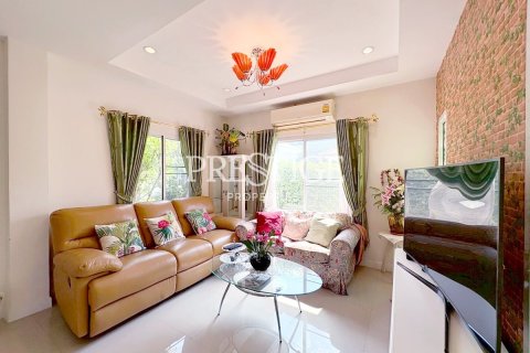 House in Pattaya, Thailand 5 bedrooms № 197743 - photo 2