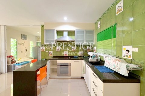 House in Pattaya, Thailand 5 bedrooms № 197743 - photo 9