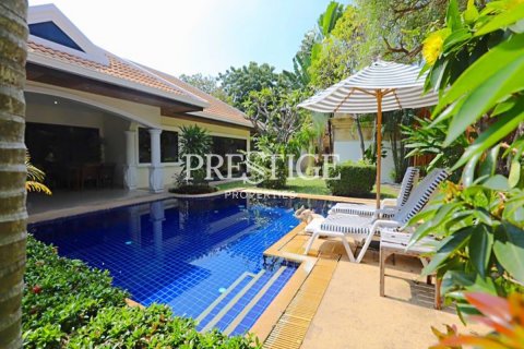 House in Pattaya, Thailand 3 bedrooms № 198177