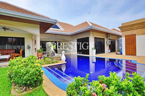 Casa de 3 dormitorios en Pattaya, Tailandia № 198176