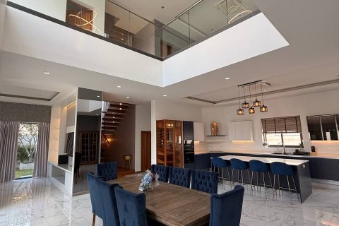 Chalet de 6 dormitorios en Pattaya, Tailandia № 173532 - foto 15