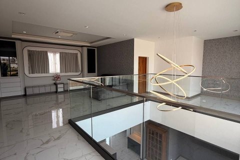 Chalet de 6 dormitorios en Pattaya, Tailandia № 173532 - foto 8