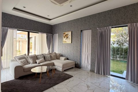 Chalet de 6 dormitorios en Pattaya, Tailandia № 173532 - foto 3
