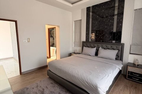 Chalet de 6 dormitorios en Pattaya, Tailandia № 173532 - foto 10