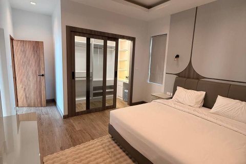 Chalet de 6 dormitorios en Pattaya, Tailandia № 173532 - foto 11