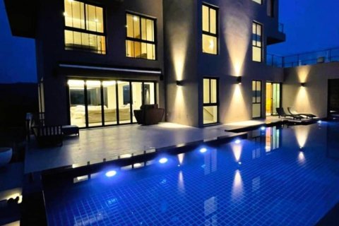 Casa de 4 dormitorios en Hua Hin, Tailandia № 180749 - foto 17