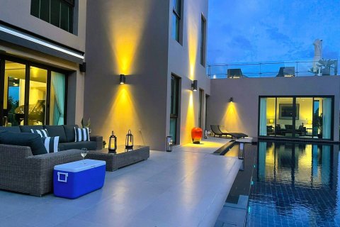 Casa de 4 dormitorios en Hua Hin, Tailandia № 180749 - foto 16