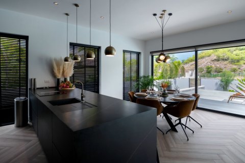 Casa de 5 dormitorios en Hua Hin, Tailandia № 180750 - foto 9