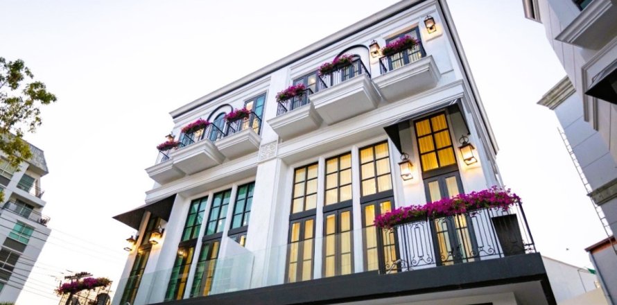 Casa de 4 dormitorios en Bangkok, Tailandia № 180744
