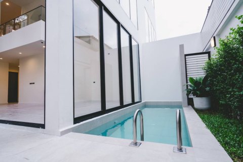 Casa de 3 dormitorios en Bangkok, Tailandia № 180748 - foto 3