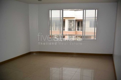 Condominio de 4 dormitorios en Bangkok, Tailandia № 66955 - foto 9
