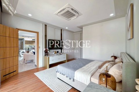 House in Pattaya, Thailand 4 bedrooms № 197692 - photo 26