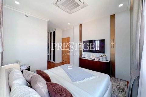 House in Pattaya, Thailand 4 bedrooms № 197692 - photo 24